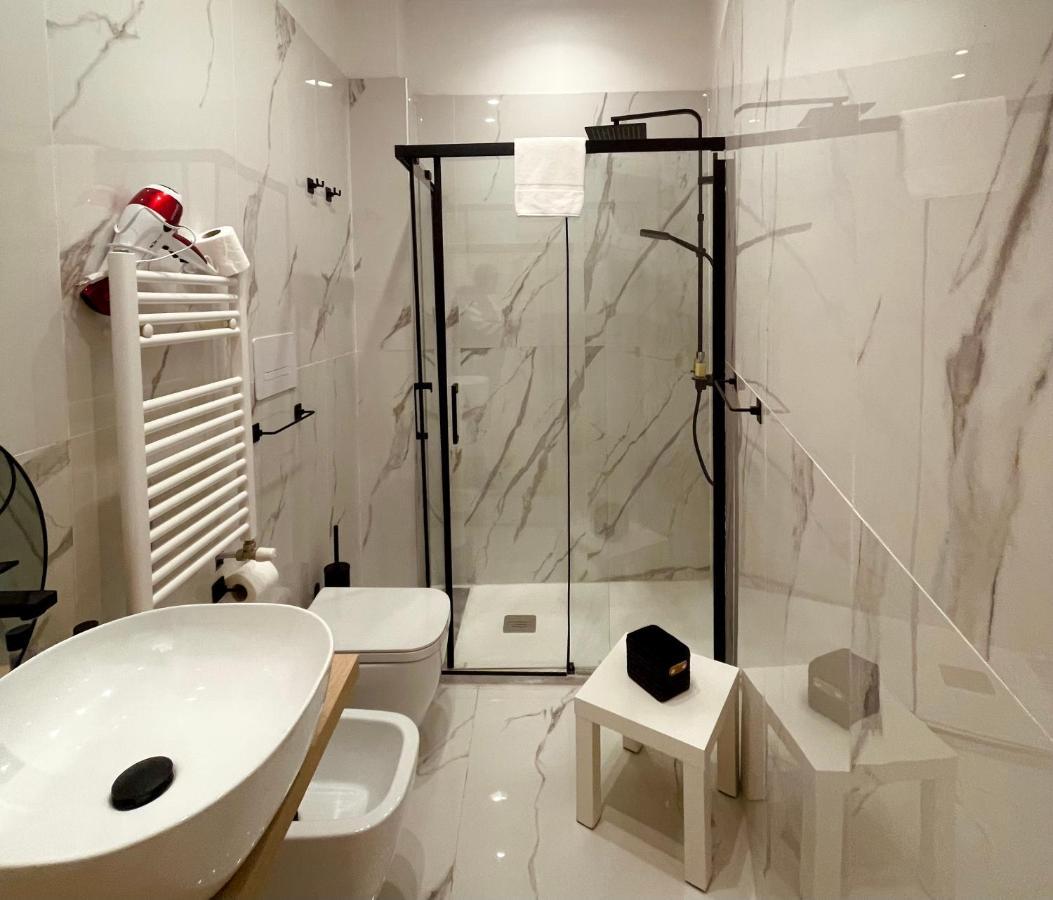 La Suite Di Dante Napoli Bagian luar foto